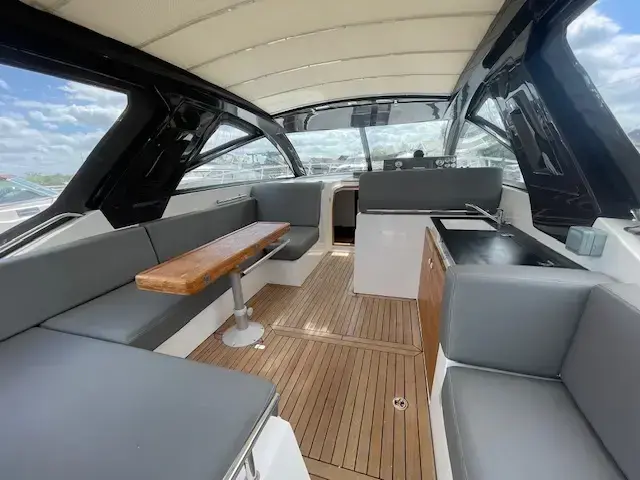 Sealine SC35