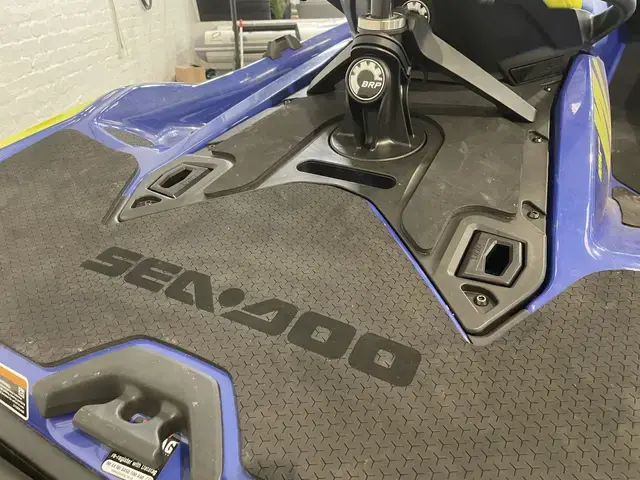 Sea-Doo 230 Wake Pro