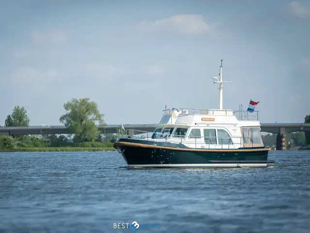 Linssen Classic Sturdy 36 Sedan Deck Bridge