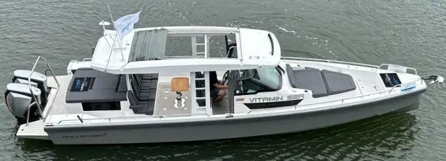 2018 Axopar 37 sun top with aft cabin