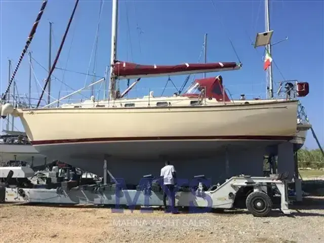 Island Packet 38 Cutter