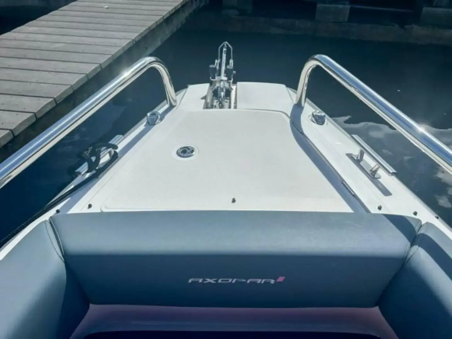 2022 Axopar 28 cabin