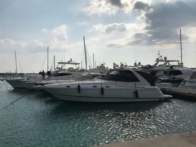 Cruisers Yachts Yachts 4270 Express