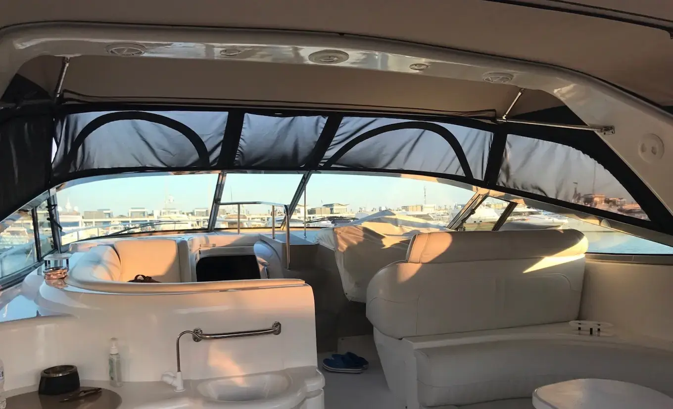 2000 Cruisers yachts 4270 express