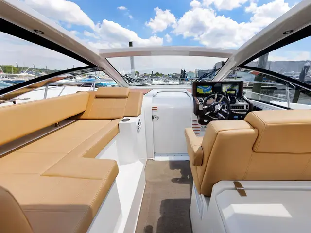 Cruisers Yachts 39