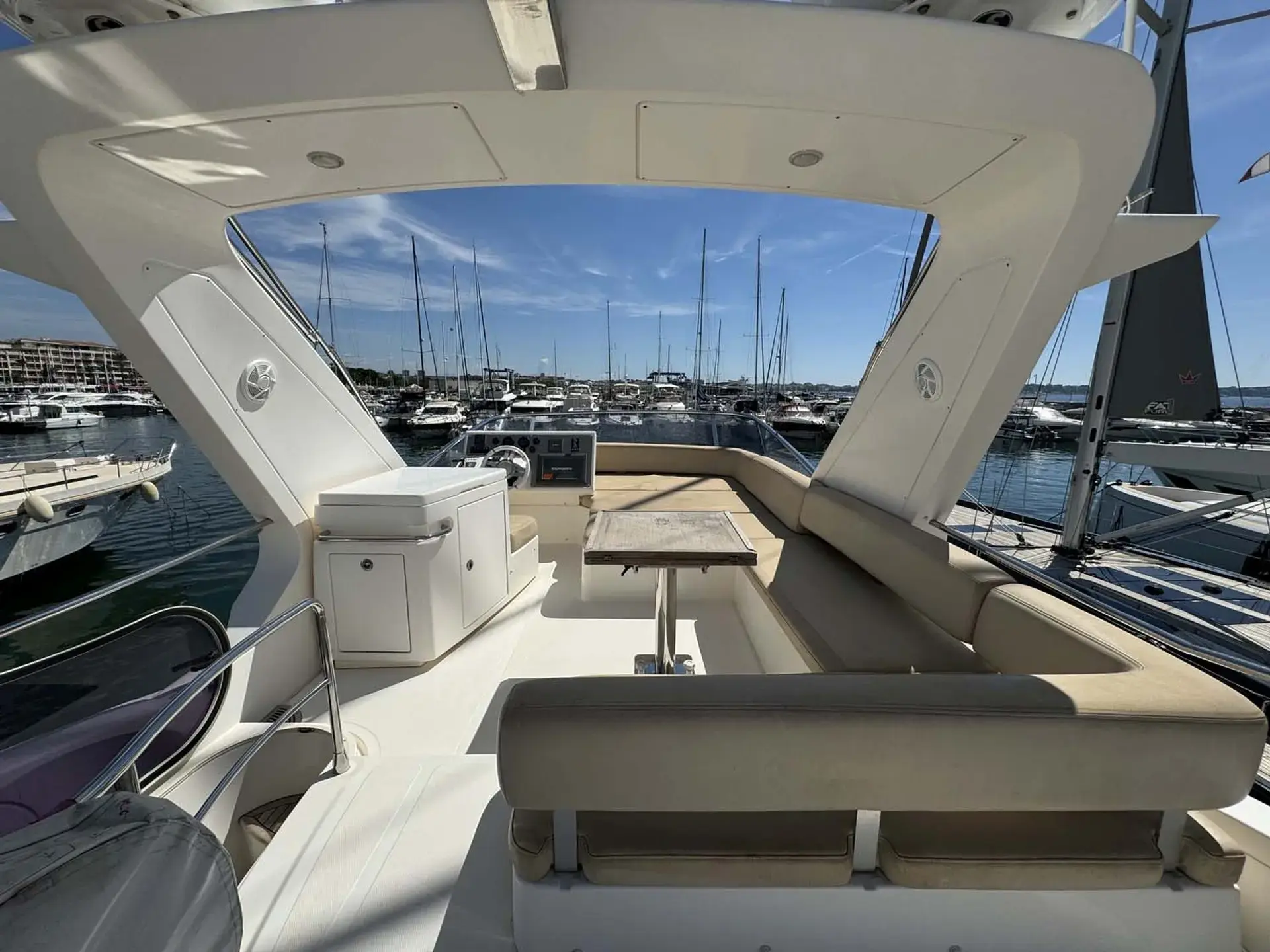 2011 Azimut 53 flybridge