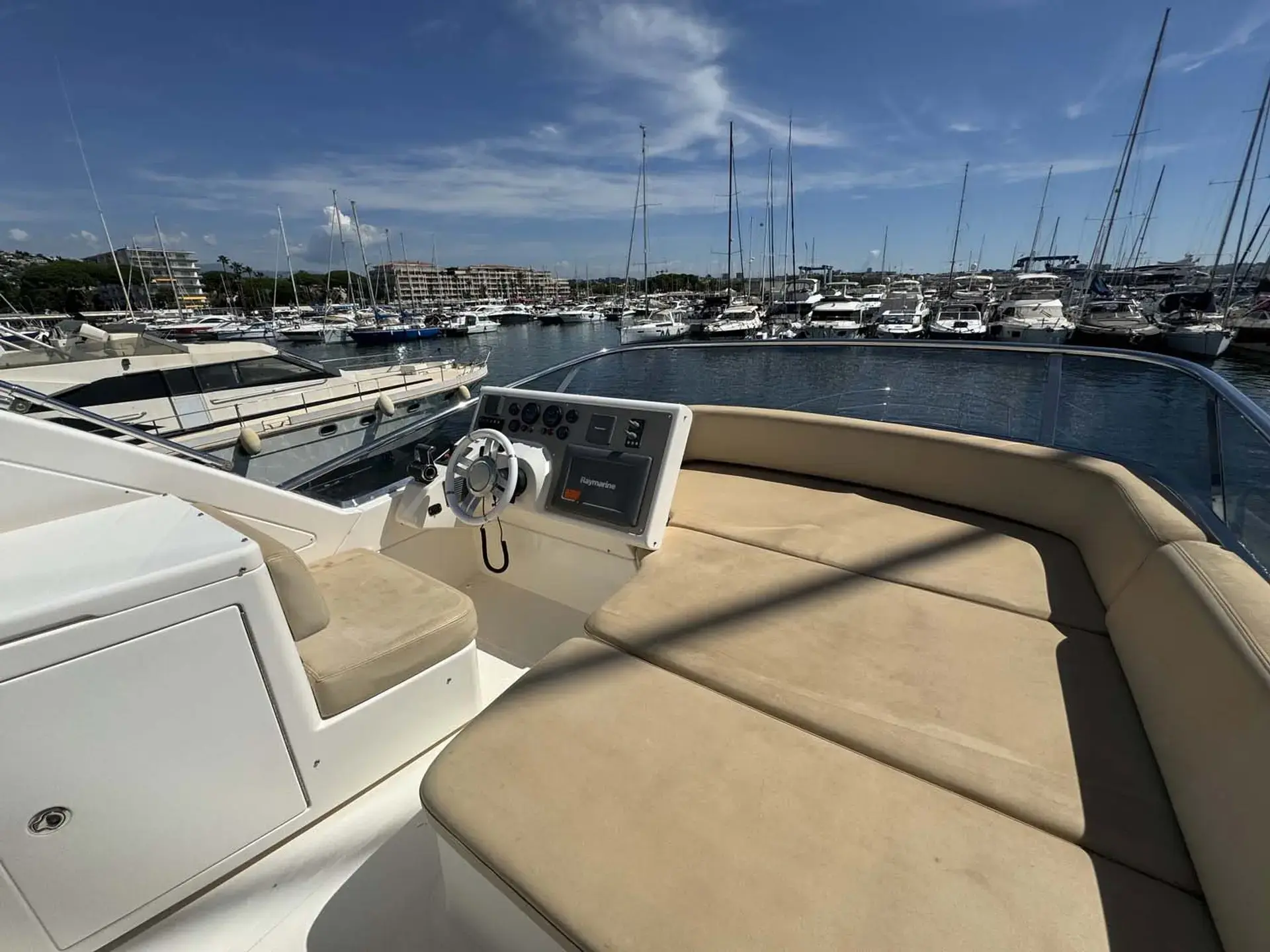 2011 Azimut 53 flybridge