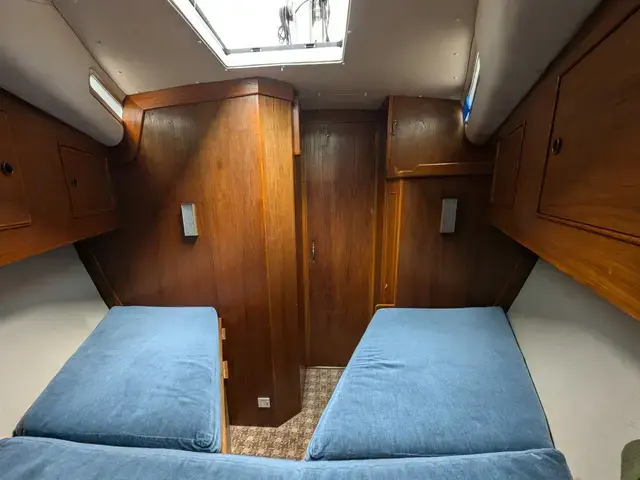 Trident Voyager 38