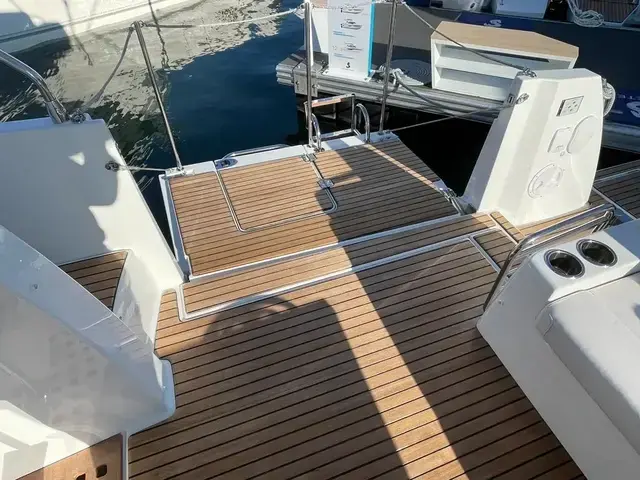 Beneteau Antares 12 Outboard