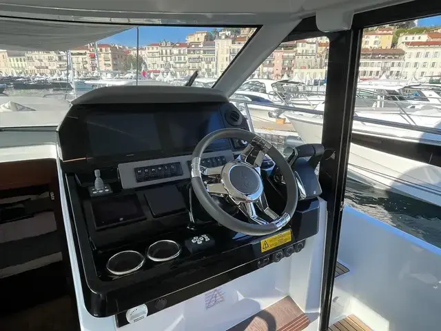 Beneteau Antares 12 Outboard