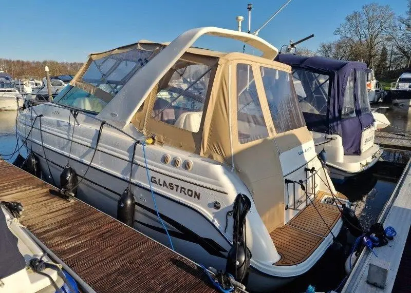 2004 Glastron gs279