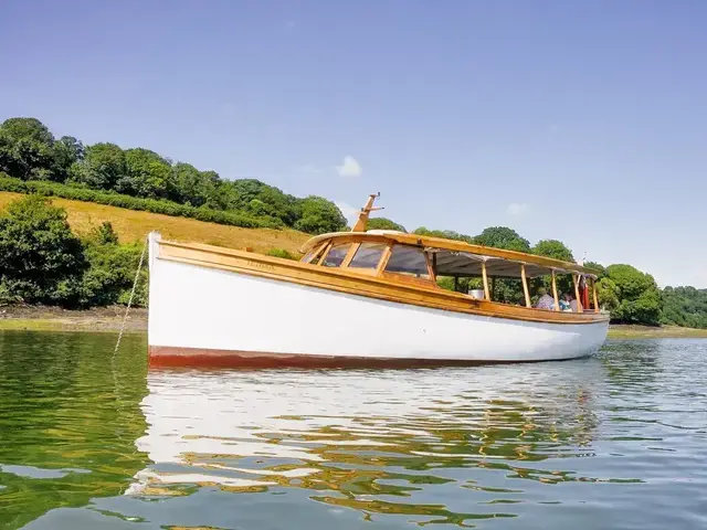 Classic Commercial Dining Charter Vessel