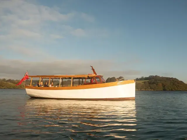 Classic Commercial Dining Charter Vessel