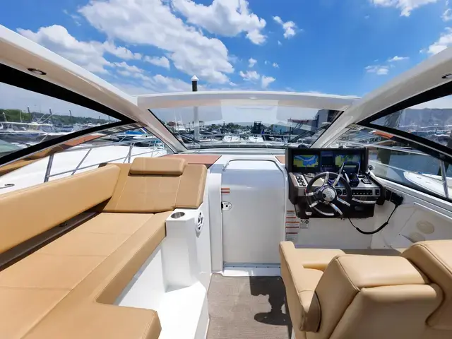 Cruisers Yachts 39