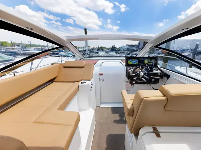 Cruisers Yachts 39