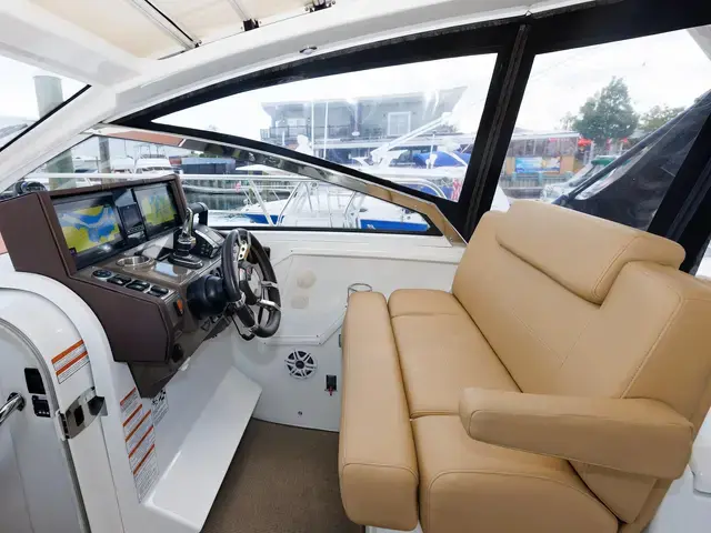 Cruisers Yachts 39