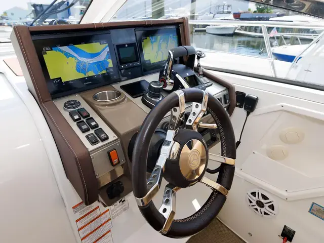 Cruisers Yachts 39