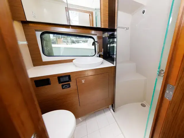 Cruisers Yachts 39