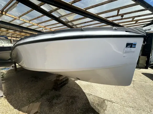 Rand Boats PLAY 24 Outboard