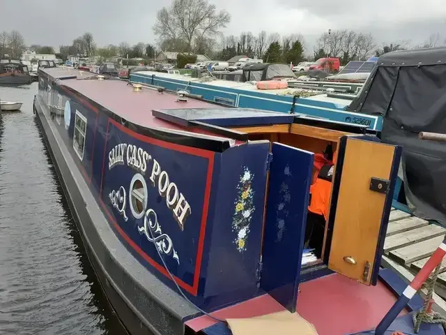 Dave Clarke 57ft Trad stern Narrowboat called Sally Cass Pooh