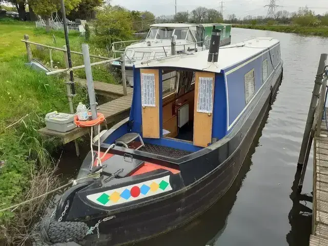 Hine Narrowboats 48ft Narrowboat called Flotily