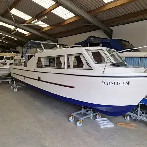 1992 Viking 32 Centre Cockpit called Follies D'Ecluse