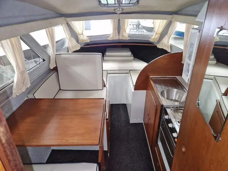 1990 Viking 26 centre cockpit