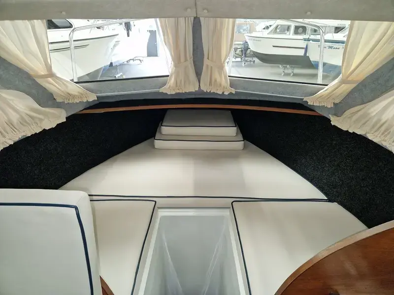 1990 Viking 26 centre cockpit