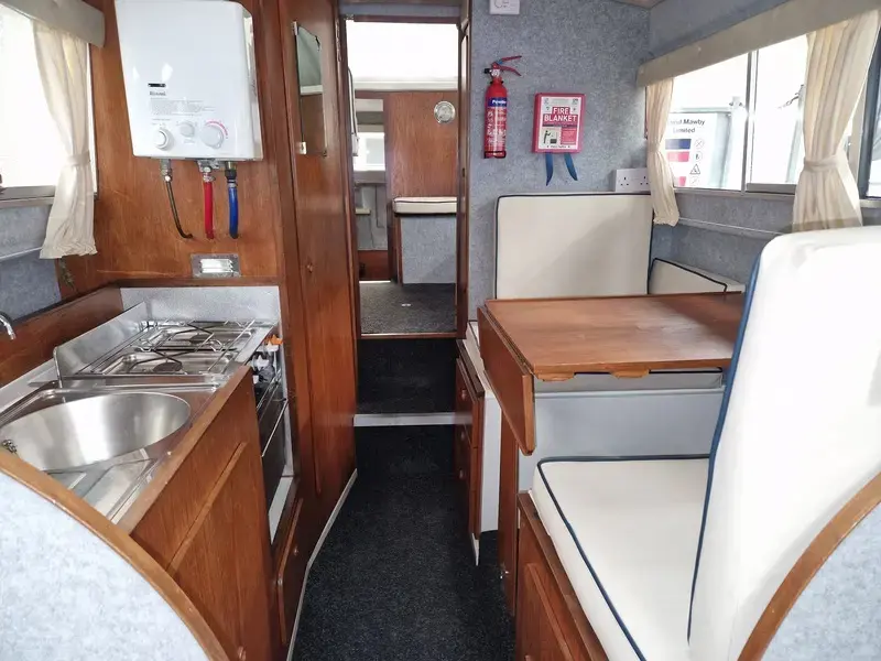 1990 Viking 26 centre cockpit