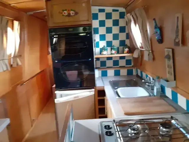 Martin Fletcher 40ft Narrowboat called Roobee