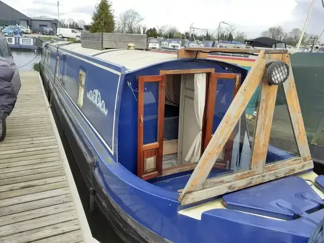 Liverpool Boats 58ft Cruiser Stern narrowboat called Twilight