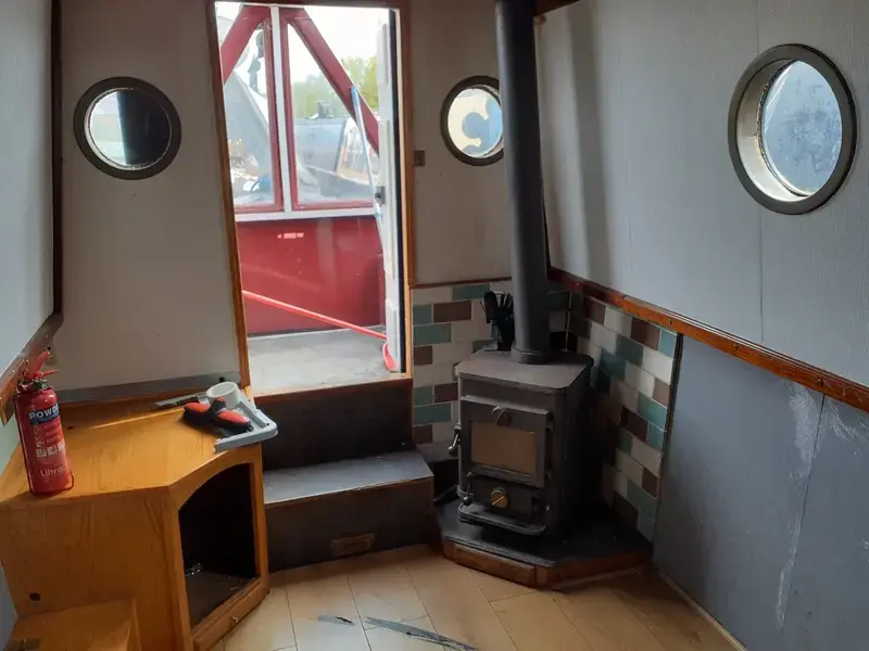 1999 Solid 60ft narrowboat called stove pipe wells