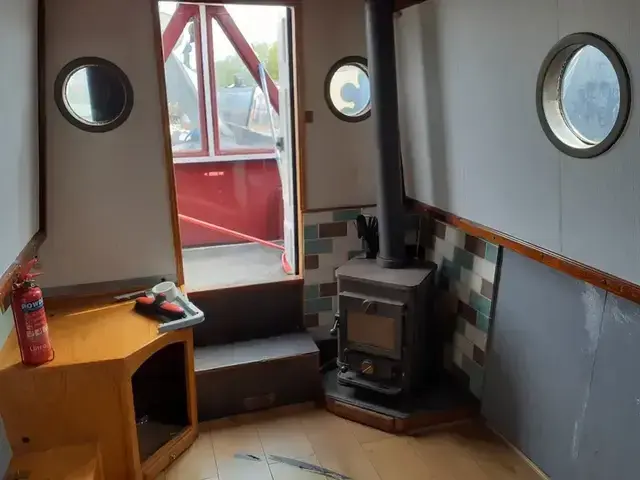 R & D Fabrications 60ft Narrowboat called Stove Pipe Wells