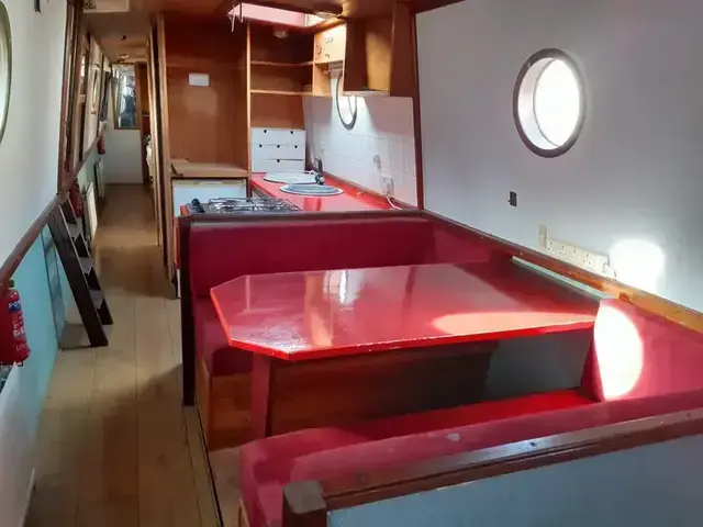 R & D Fabrications 60ft Narrowboat called Stove Pipe Wells