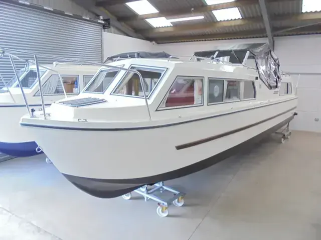 Viking 32 Narrow Beam called Spirit of Advernture