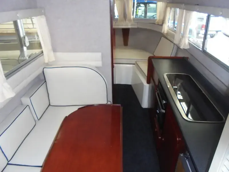 1991 Viking 32 narrow beam