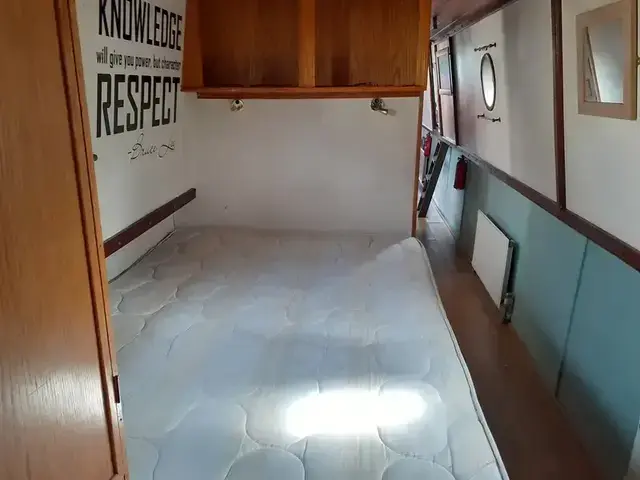 R & D Fabrications 60ft Narrowboat called Stove Pipe Wells