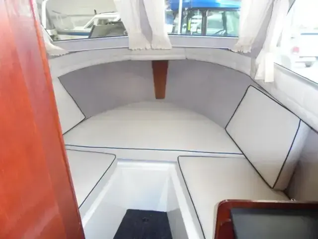 Viking 32 Narrow Beam called Spirit of Advernture