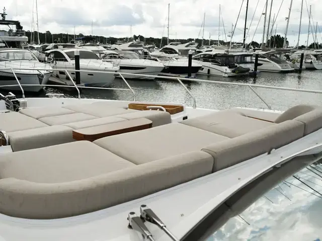 Azimut Fly 68