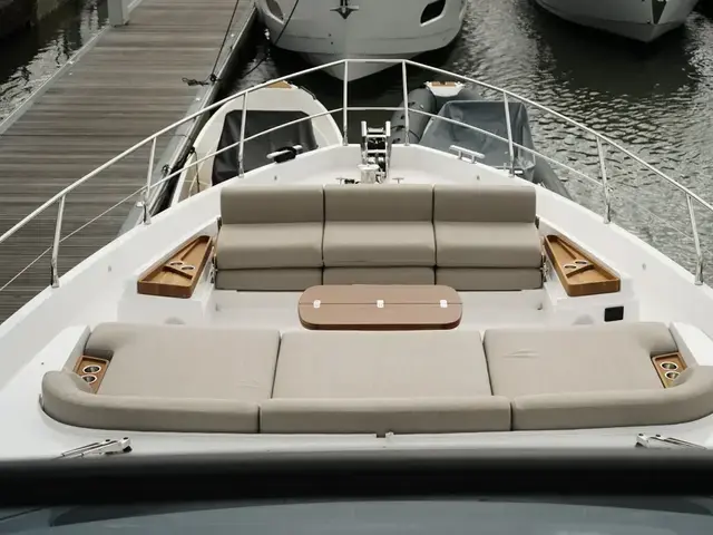 Azimut Fly 68