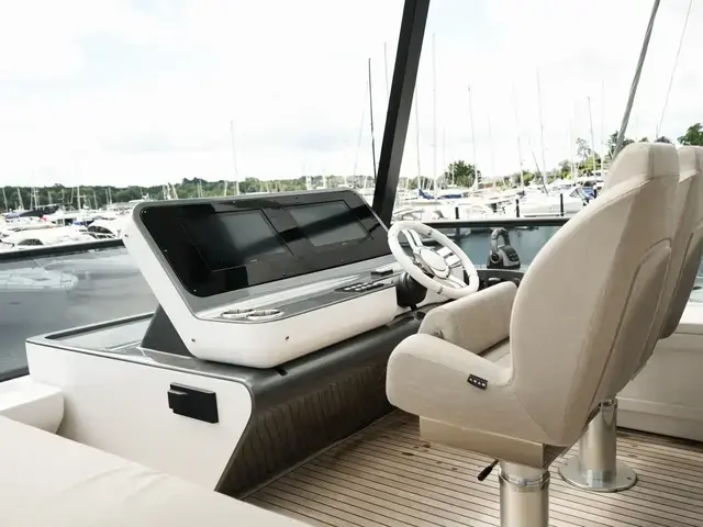 Azimut Fly 68