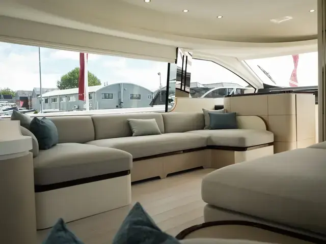 Azimut Fly 68