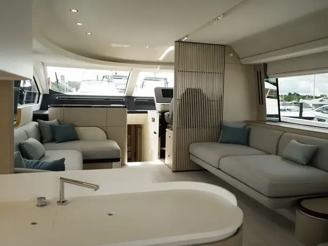 Azimut Fly 68