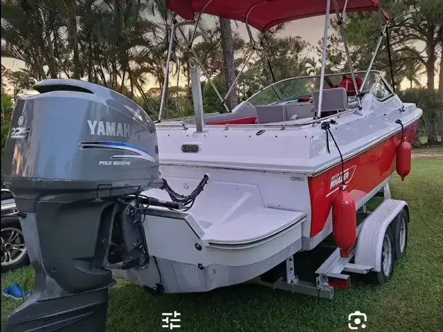 Boston Whaler Temptation 2200