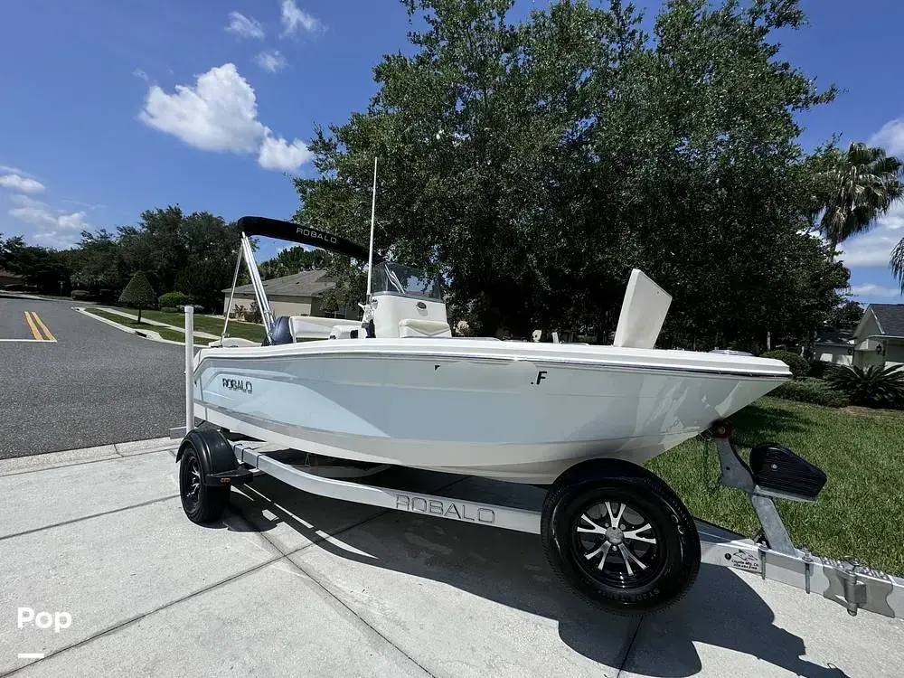 2016 Robalo r160