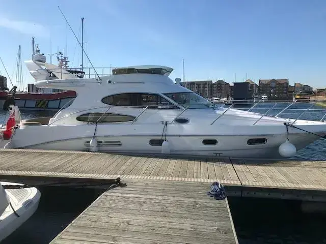 Sealine F37 Sports Cruiser