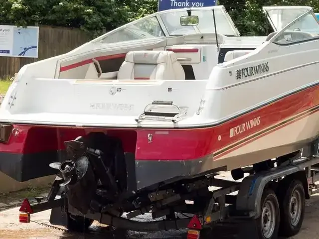 Four Winns 215 Sundowner Cuddy Cabin-Cruiser