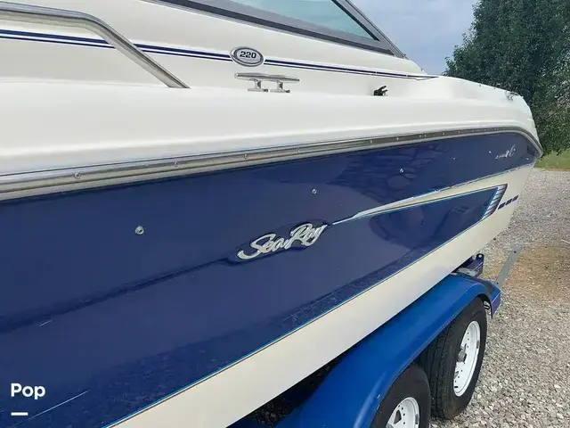 Sea Ray 220 Signature Select