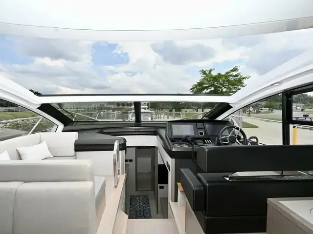 Sunseeker Predator 54