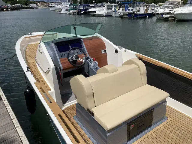 Cormate Utility 27 Supermarine